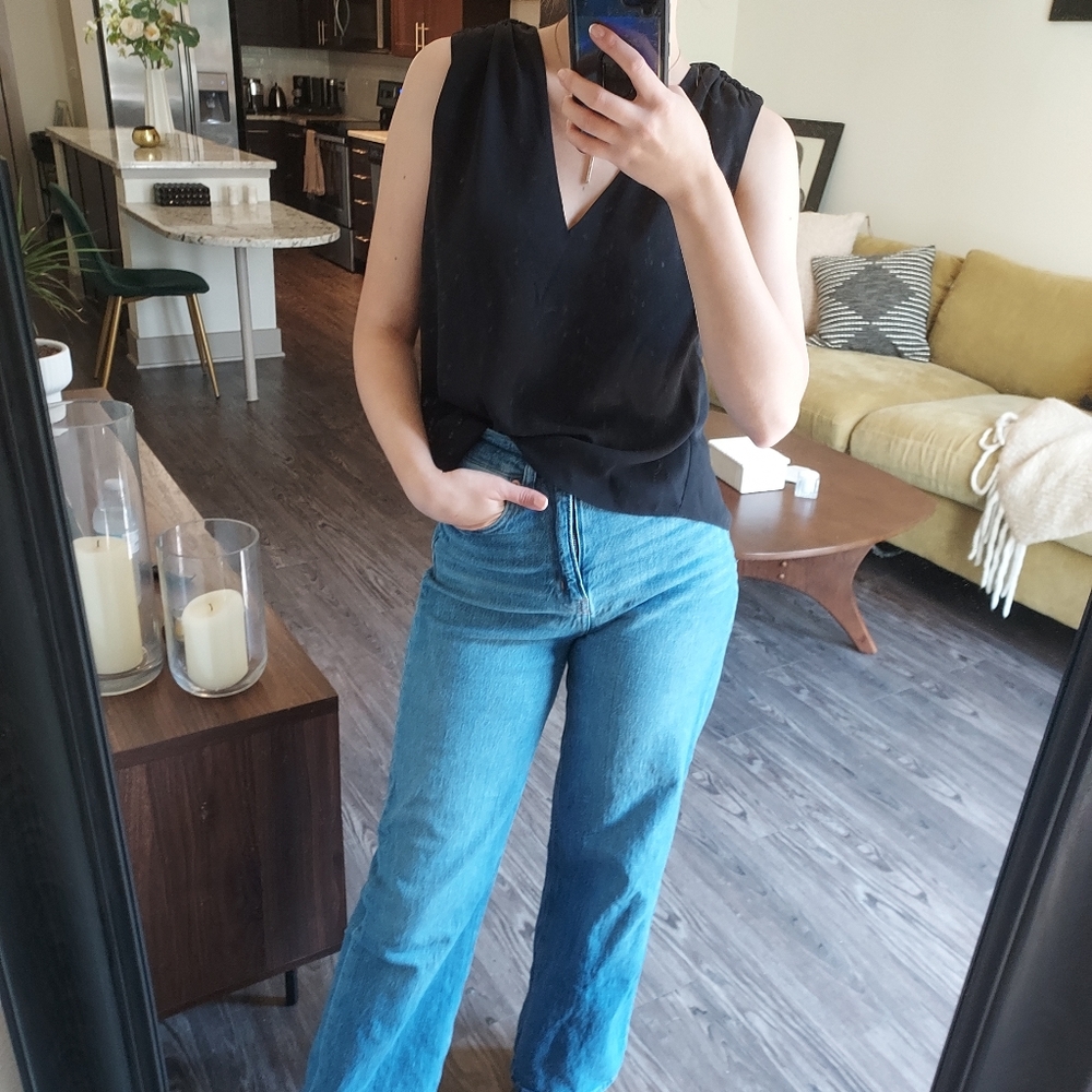 COPY - Black sleeveless blouse/shell